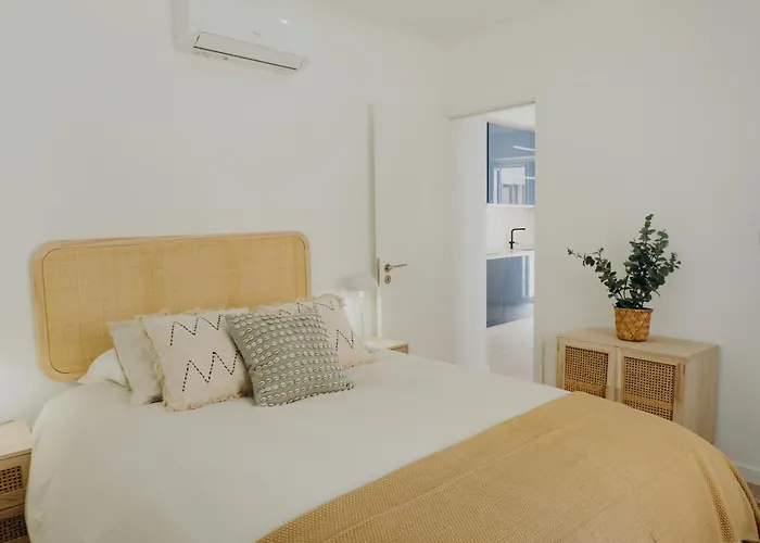 Algarve - Rua Da Silva *